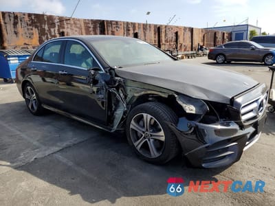 Czwarte zdjęcie samochodu z boku: 2020 MERCEDES-BENZ E 350 VIN:WDDZF8DB3LA751775 - miniatura