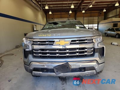 Piąte zdjęcie samochodu w środku: 2025 CHEVROLET SILVERADO K1500 LTZ VIN:2GCUKGED3S1186107 - miniatura