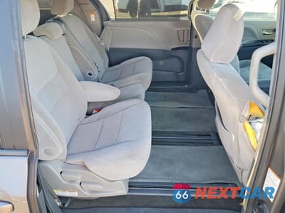 Zdjęcie 11 z 13 samochodu: 2017 TOYOTA SIENNA LE VIN:5TDKZ3DC1HS808029 - miniatura