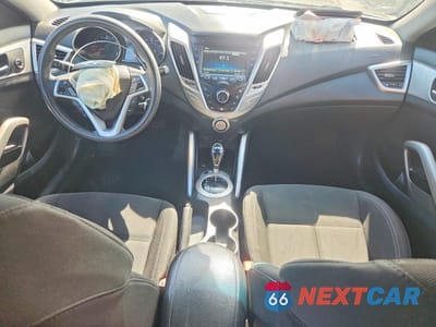 Zdjęcie 8 z 12 samochodu: 2013 HYUNDAI VELOSTER BASE VIN:KMHTC6AD2DU146872 - miniatura