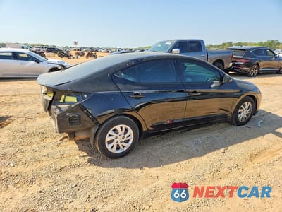 Trzecie zdjęcie samochodu z tyłu: 2019 HYUNDAI ELANTRA SE VIN:5NPD74LF4KH472938 - miniatura