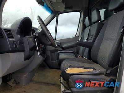Zdjęcie 7 z 13 samochodu: 2007 DODGE SPRINTER 3500 UTILITY / SERVICE VAN VIN:WD0PF145475215460 - miniatura