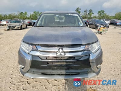 Piąte zdjęcie samochodu w środku: 2018 MITSUBISHI OUTLANDER SE VIN:JA4AD3A34JJ004108 - miniatura