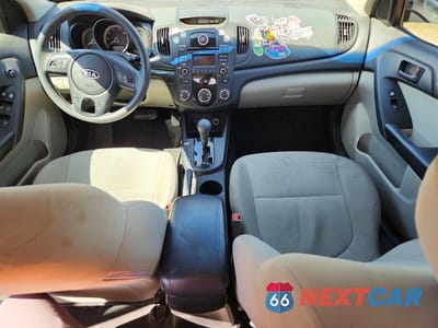 Zdjęcie 8 z 12 samochodu: 2010 KIA FORTE 4D EX VIN:KNAFU4A22A5843687 - miniatura