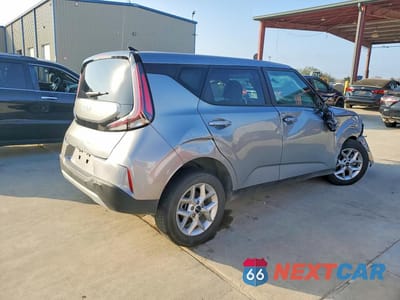 Trzecie zdjęcie samochodu z tyłu: 2025 KIA SOUL LX VIN:KNDJ23AU0S7958244 - miniatura