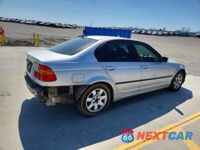 Trzecie zdjęcie samochodu z tyłu: 2004 BMW 325 I VIN:WBAET37434NJ42677 - miniatura