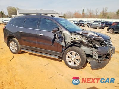 Czwarte zdjęcie samochodu z boku: 2013 CHEVROLET TRAVERSE LT VIN:1GNKVGKD3DJ220890 - miniatura