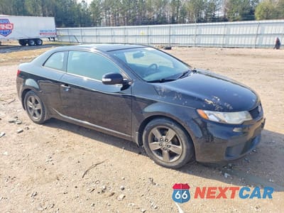 Czwarte zdjęcie samochodu z boku: 2010 KIA FORTE KOUP EX VIN:KNAFU6A28A5275702 - miniatura