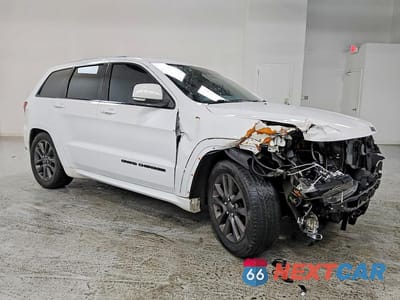 Czwarte zdjęcie samochodu z boku: 2019 JEEP GRAND CHEROKEE OVERLAND VIN:1C4RJFCG3KC590650 - miniatura