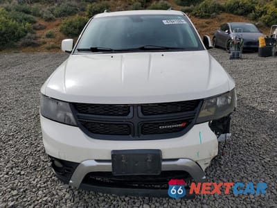 Piąte zdjęcie samochodu w środku: 2018 DODGE JOURNEY CROSSROAD VIN:3C4PDDGG2JT516782 - miniatura