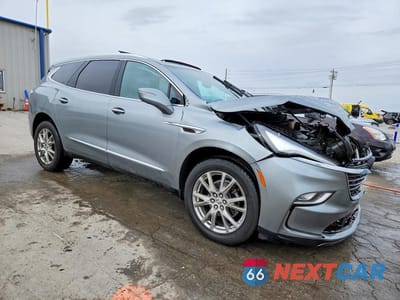 Czwarte zdjęcie samochodu z boku: 2024 BUICK ENCLAVE ESSENCE VIN:5GAERBKW6RJ101903 - miniatura