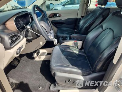Zdjęcie 7 z 12 samochodu: 2017 CHRYSLER PACIFICA TOURING L VIN:2C4RC1BG1HR588281 - miniatura