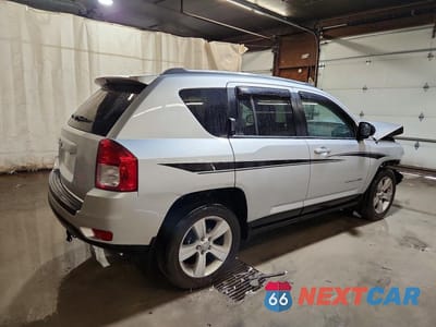 Trzecie zdjęcie samochodu z tyłu: 2011 JEEP COMPASS SPORT VIN:1J4NF1FB5BD244736 - miniatura