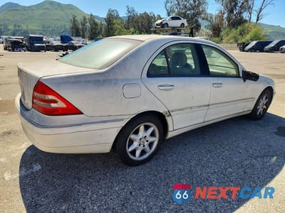 Trzecie zdjęcie samochodu z tyłu: 2004 MERCEDES-BENZ C 240 VIN:WDBRF61J34E017785 - miniatura