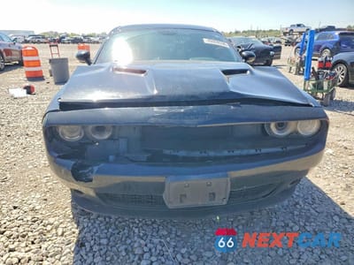 Piąte zdjęcie samochodu w środku: 2016 DODGE CHALLENGER SXT VIN:2C3CDZAGXGH290355 - miniatura