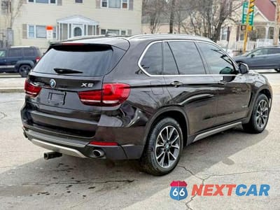 Trzecie zdjęcie samochodu z tyłu: 2017 BMW X5 SDRIVE35I VIN:5UXKR2C5XH0U18030 - miniatura