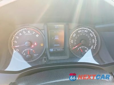 Zdjęcie 8 z 10 samochodu: 2018 TOYOTA TACOMA SR VIN:5TFRX5GN3JX106548 - miniatura