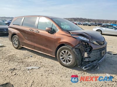 Czwarte zdjęcie samochodu z boku: 2023 TOYOTA SIENNA XLE 7-PASSENGER VIN:5TDYSKFC9PS088791 - miniatura