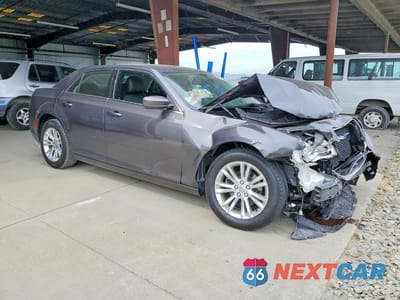 Czwarte zdjęcie samochodu z boku: 2019 CHRYSLER 300 TOURING VIN:2C3CCAAG2KH568954 - miniatura