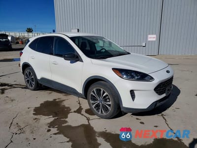 Czwarte zdjęcie samochodu z boku: 2021 FORD ESCAPE SE VIN:1FMCU9G65MUA14390 - miniatura