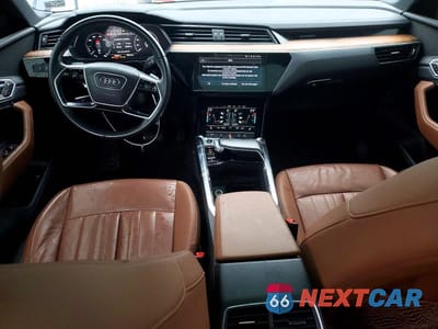 Zdjęcie 8 z 12 samochodu: 2022 AUDI E-TRON PREMIUM VIN:WA1AAAGE1NB005612 - miniatura