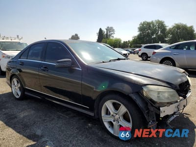Czwarte zdjęcie samochodu z boku: 2011 MERCEDES-BENZ C 300 VIN:WDDGF5EB1BA424133 - miniatura