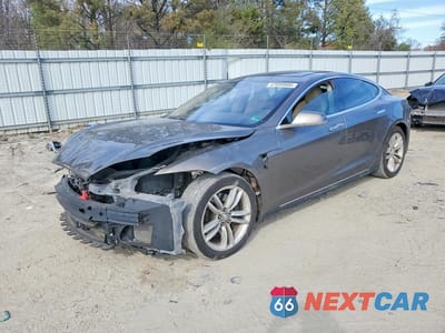 2015 TESLA MODEL S 5YJSA1E18FF104131 - główne zdjęcie licytacji z USA - miniatura