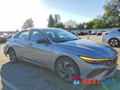 Czwarte zdjęcie samochodu z boku: 2025 HYUNDAI ELANTRA SEL SPORT VIN:KMHLM4DG0SU082416 - miniatura