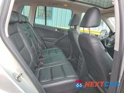 Zdjęcie 10 z 12 samochodu: 2011 VOLKSWAGEN TIGUAN S VIN:WVGBV7AX2BW513941 - miniatura