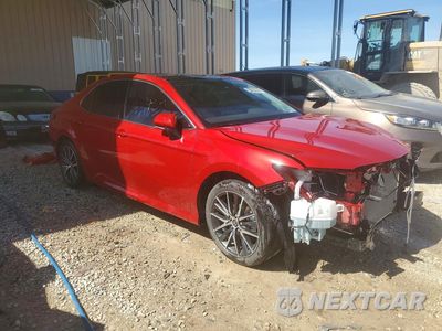 Czwarte zdjęcie samochodu z boku: 2024 TOYOTA CAMRY XLE VIN:4T1F11BK5RU114038 - miniatura