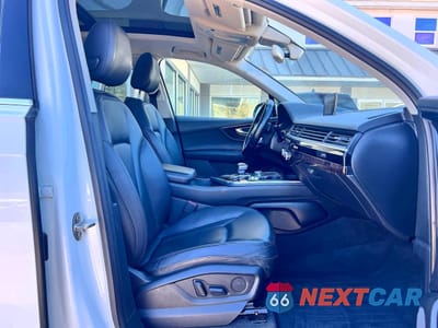 Piąte zdjęcie samochodu w środku: 2017 AUDI Q7 PREMIUM PLUS VIN:WA1LAAF70HD011891 - miniatura