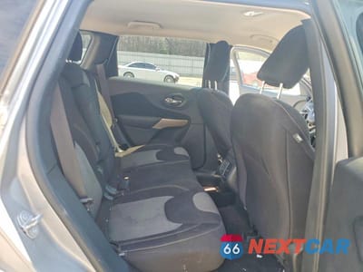 Zdjęcie 10 z 12 samochodu: 2018 JEEP CHEROKEE LATITUDE VIN:1C4PJLCB9JD590493 - miniatura