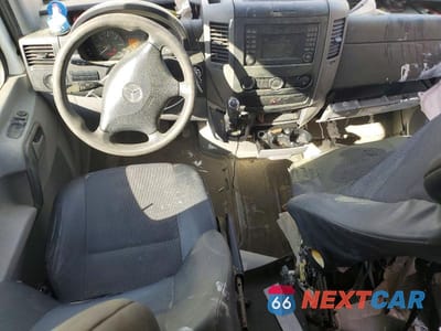 Zdjęcie 8 z 13 samochodu: 2017 MERCEDES BENZ SPRINTER 2500 DELIVERY VAN VIN:WD3PE8CD5HP536291 - miniatura