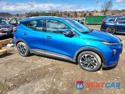 Czwarte zdjęcie samochodu z boku: 2023 CHEVROLET BOLT EUV PREMIER VIN:1G1FZ6S04P4175282 - miniatura