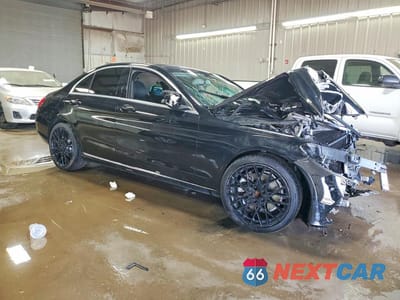 Czwarte zdjęcie samochodu z boku: 2017 MERCEDES-BENZ C 300 VIN:55SWF4JB3HU220017 - miniatura