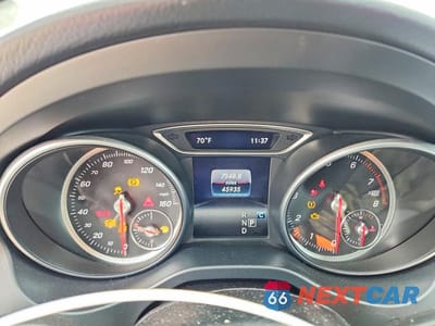 Zdjęcie 9 z 12 samochodu: 2019 MERCEDES-BENZ CLA 250 4MATIC VIN:WDDSJ4GB8KN722820 - miniatura