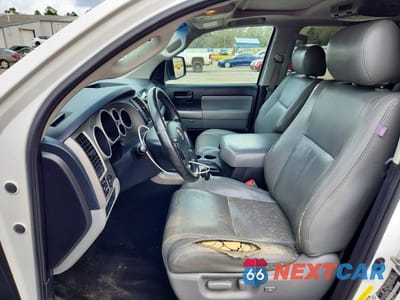Zdjęcie 7 z 13 samochodu: 2013 TOYOTA SEQUOIA SR5 VIN:5TDZY5G14DS046428 - miniatura