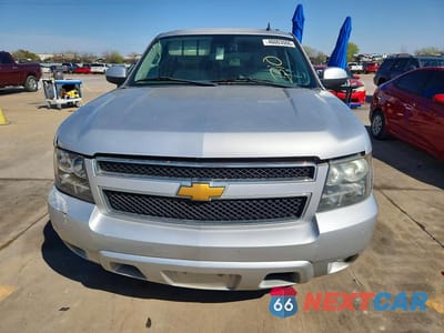 Piąte zdjęcie samochodu w środku: 2014 CHEVROLET SUBURBAN C1500 LT VIN:1GNSCJE06ER200972 - miniatura