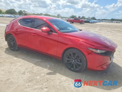 Czwarte zdjęcie samochodu z boku: 2022 MAZDA 3 PREMIUM VIN:JM1BPAML0N1509389 - miniatura