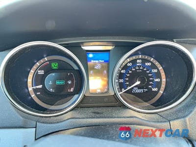 Zdjęcie 8 z 10 samochodu: 2012 HYUNDAI SONATA HYBRID BASE VIN:KMHEC4A4XCA038836 - miniatura