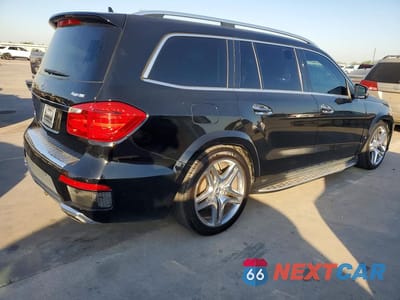 Trzecie zdjęcie samochodu z tyłu: 2015 MERCEDES-BENZ GL 550 4MATIC VIN:4JGDF7DE0FA446467 - miniatura