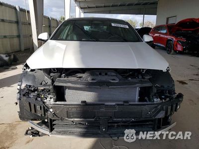 Piąte zdjęcie samochodu w środku: 2026 BMW 228 VIN:WBA83GG01T7S97300 - miniatura