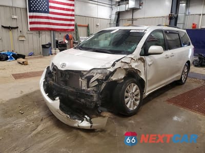 2015 TOYOTA SIENNA XLE 7-PASSENGER 5TDDK3DC5FS097820 - główne zdjęcie licytacji z USA - miniatura