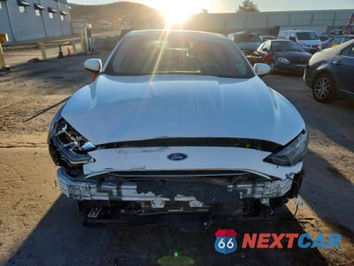 Piąte zdjęcie samochodu w środku: 2019 FORD FUSION SE VIN:3FA6P0LU0KR220526 - miniatura