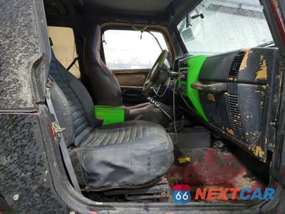 Zdjęcie 10 z 12 samochodu: 1998 JEEP WRANGLER / TJ SE VIN:1J4FY29P9WP710149 - miniatura