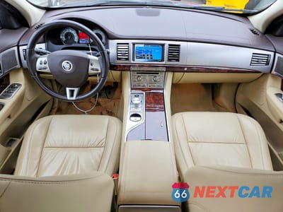 Zdjęcie 8 z 12 samochodu: 2011 JAGUAR XF VIN:SAJWA0FB3BLS09171 - miniatura