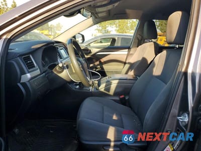 Zdjęcie 7 z 12 samochodu: 2019 TOYOTA HIGHLANDER LE VIN:5TDBZRFH4KS977478 - miniatura