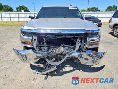 Piąte zdjęcie samochodu w środku: 2018 CHEVROLET SILVERADO K1500 LT VIN:1GCVKREC2JZ281268 - miniatura