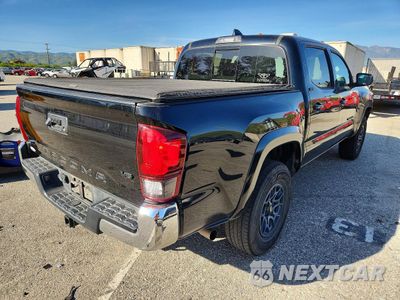 Trzecie zdjęcie samochodu z tyłu: 2020 TOYOTA TACOMA SR5 V6 VIN:3TMAZ5CN5LM115788 - miniatura