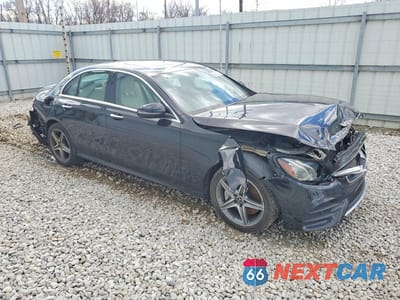 Czwarte zdjęcie samochodu z boku: 2018 MERCEDES-BENZ E 300 4MATIC VIN:WDDZF4KB6JA378787 - miniatura